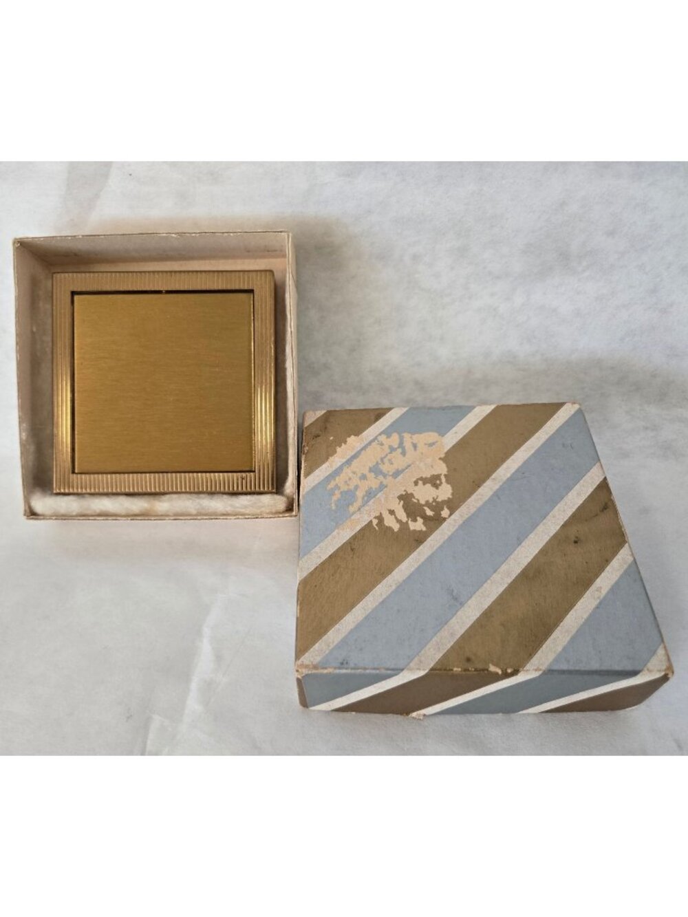 Vintage Volupte Ridged Mirrored Make-up Compact MCM Design Beauty 3x3 USA made